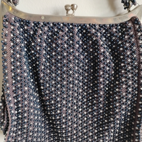 Vintage 1960s Beaded Hand Bag Black Blue Classic Silver-Tone Kiss Clasp - Picture 9 of 13